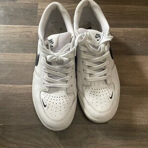 Nike White and Black Men's Sneakers